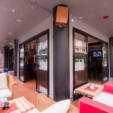 De Apartment Pattaya Bagian luar foto